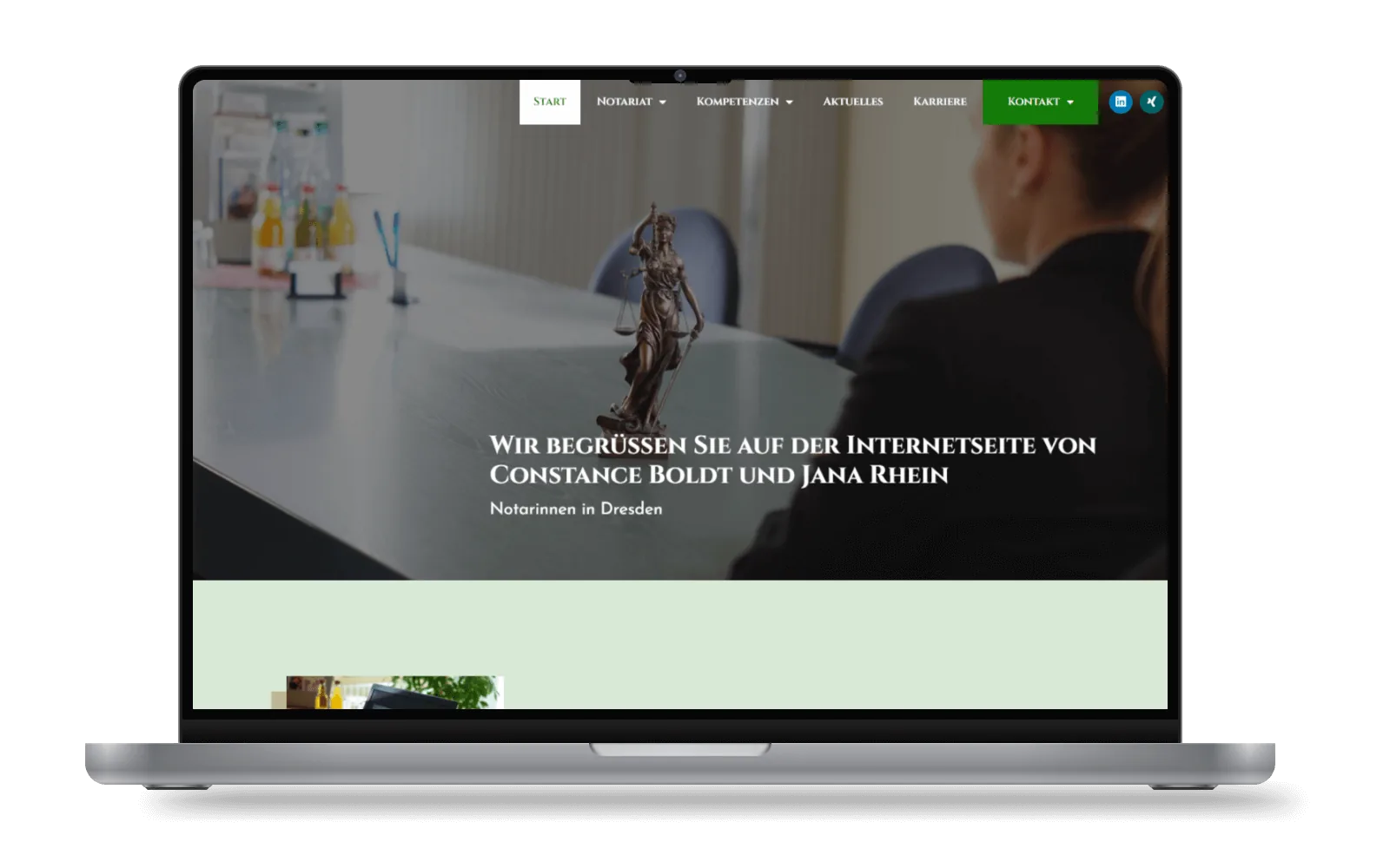 Website der Notarinnen Boldt und Rhein aus Dresden auf einem Laptop